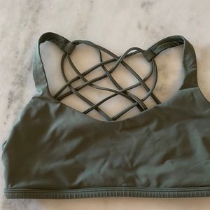 Lululemon free to be sports bra